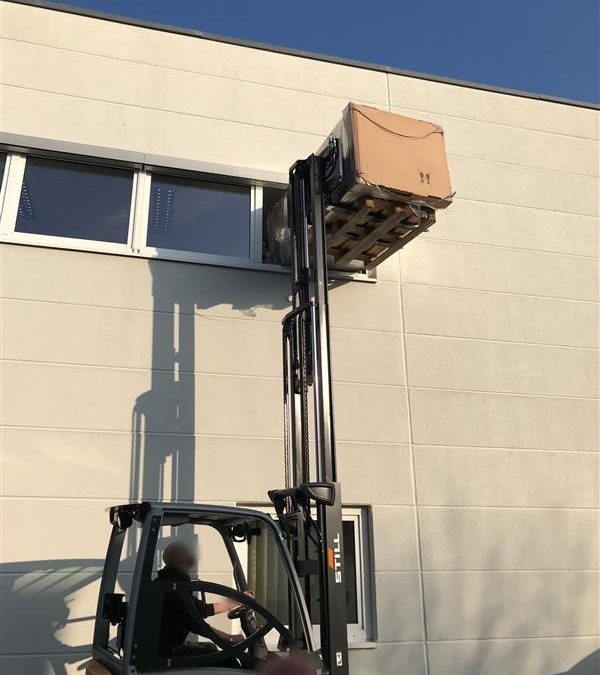 Unser Netzwerkschrank will hoch hinaus